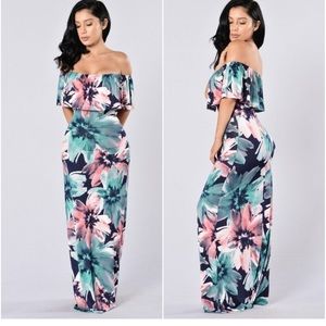 Floral maxi dress 🌸